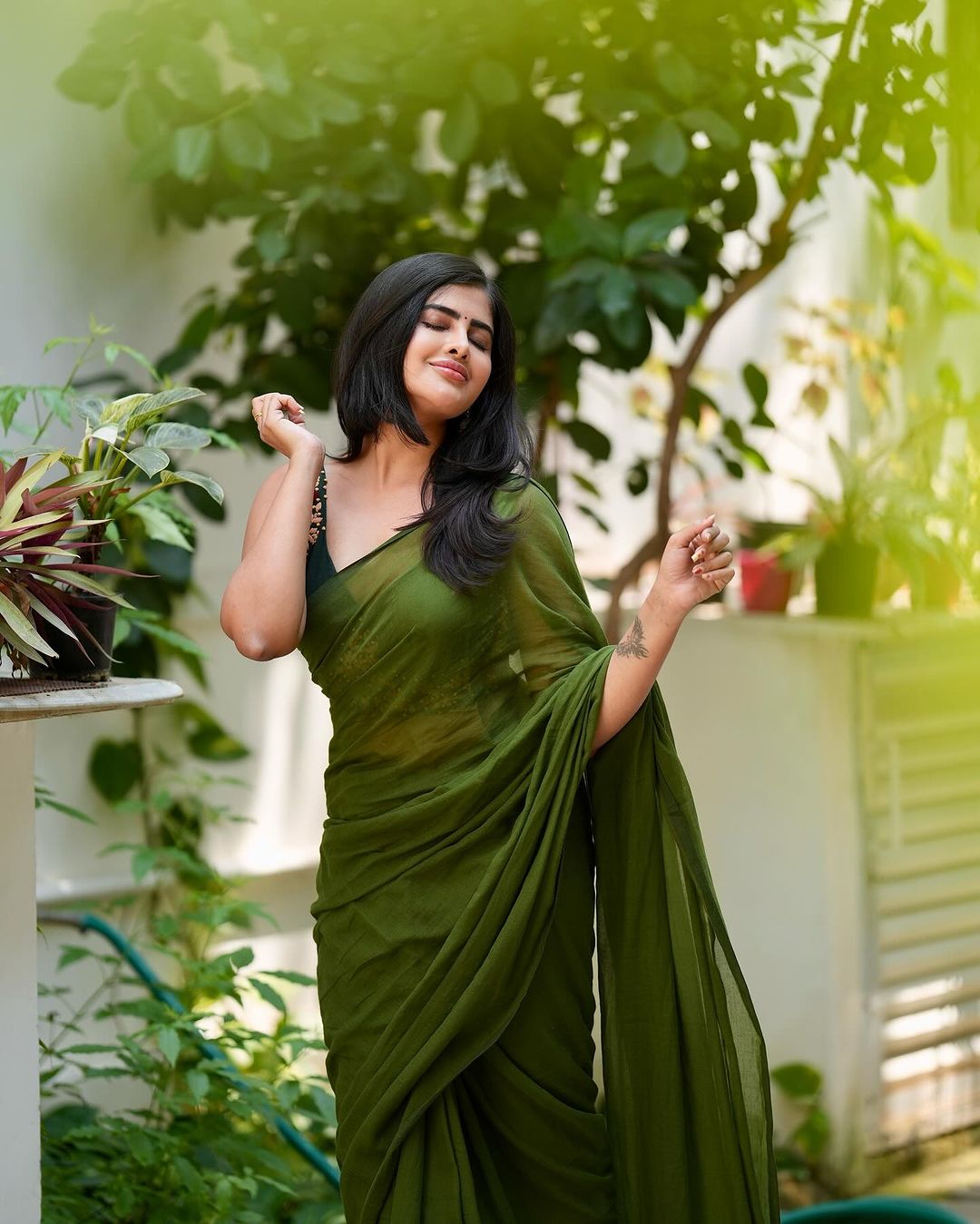 Stylee lifestyle Olive colour traditional looking chanderi cotton saree