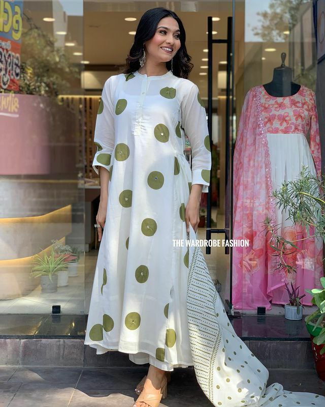 Women Whitw Ethnic Motifs  Kurta with Trousers & Dupatta