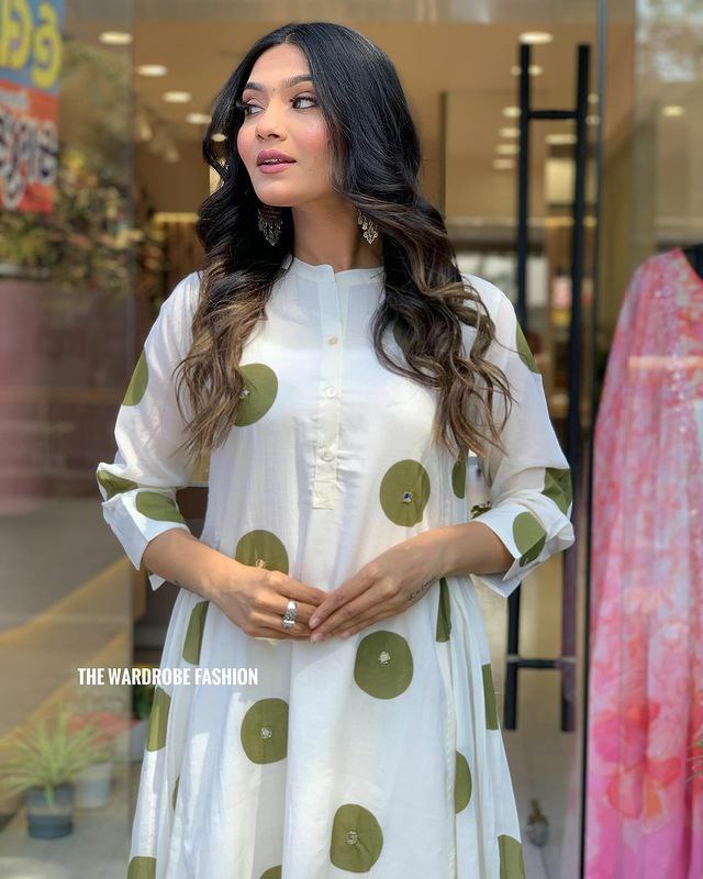 Women Whitw Ethnic Motifs  Kurta with Trousers & Dupatta