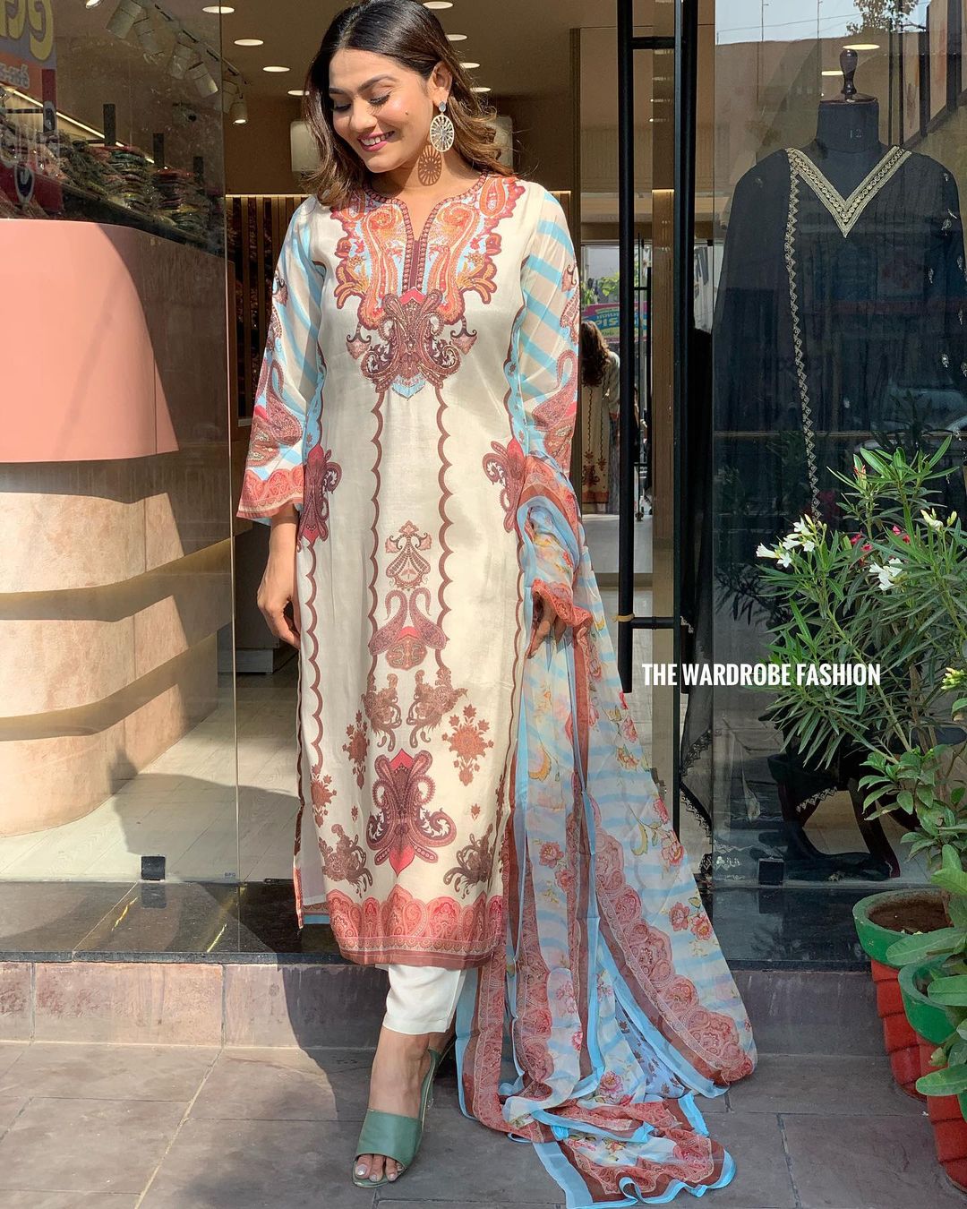 WOMEN PRINTED STRAIGHT KURTA SET