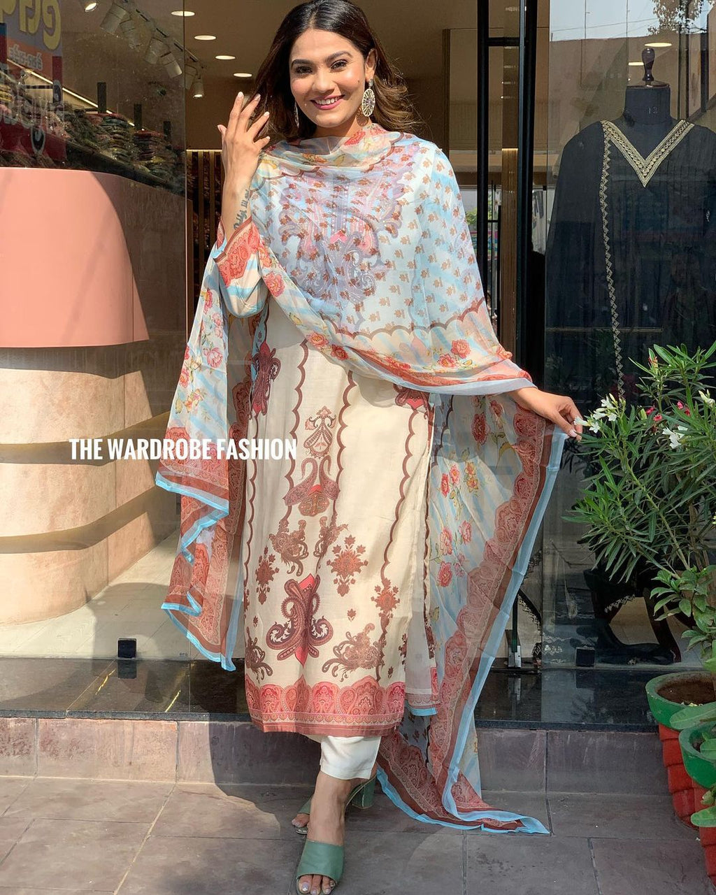 WOMEN PRINTED STRAIGHT KURTA SET