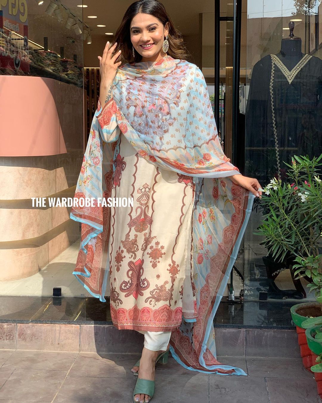 WOMEN PRINTED STRAIGHT KURTA SET