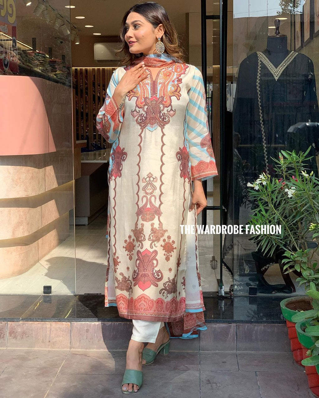 WOMEN PRINTED STRAIGHT KURTA SET