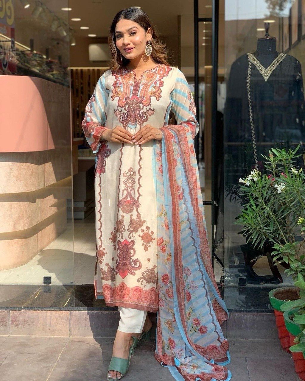 WOMEN PRINTED STRAIGHT KURTA SET